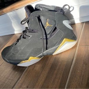 Jordan True Flight 'Black Metallic Gold'